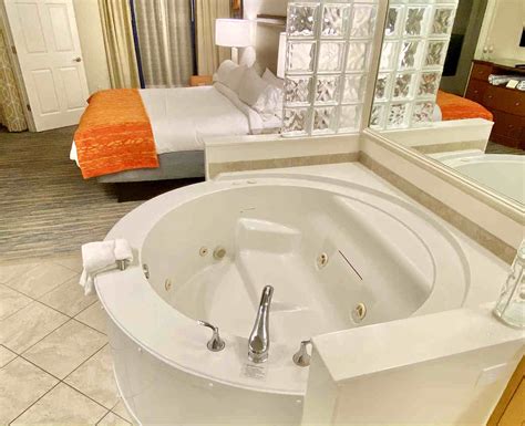 Top 50 USA Hotel Hot Tub Suites - Trusted Reviews, Photos & Videos