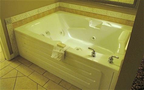 Ohio Jacuzzi® Suites & Romantic Hot Tub Hotel Rooms, B&B’s, Cabins