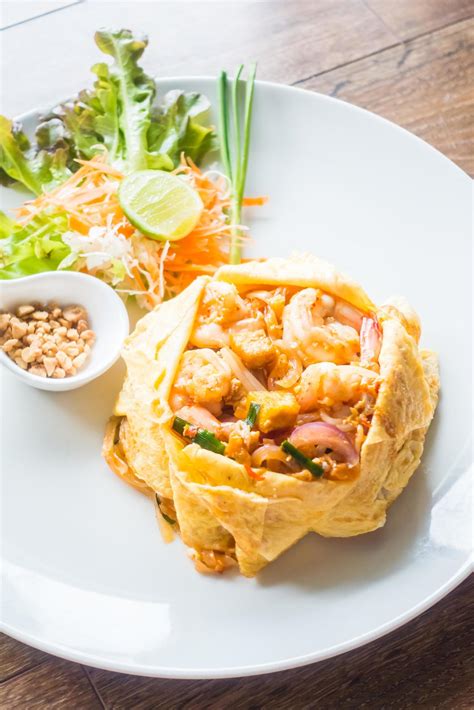 Pad thai noodles 2164124 Stock Photo at Vecteezy