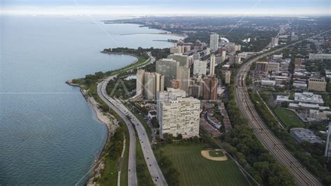 Highway 41 beside apartment buildings in Hyde Park, Chicago, Illinois ...