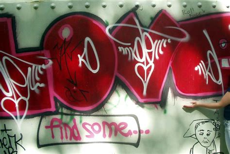 Graffiti Love : Graffiti Wallpaper with " Love " Object | New Style Graffiti