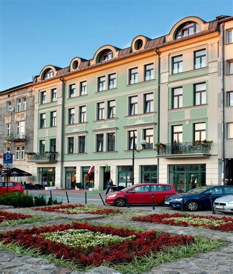 To widok na front hotelu Plaza Hotel Kraków. Prezentuje piękny, typowo krakowski styl. | Hotel ...