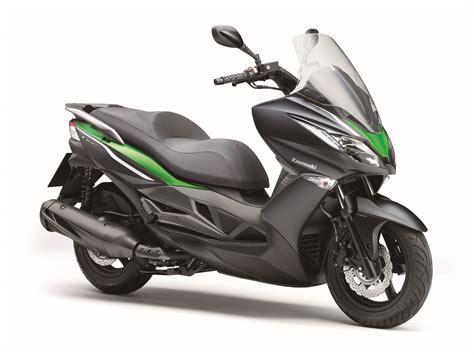 2014 Kawasaki J300 - A Maxi-Scooter from Team Green - Asphalt & Rubber