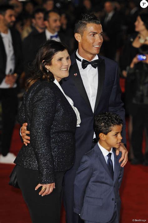 Cristiano Ronaldo avec sa mère Maria Dolores dos Santos Aveiro et son ...