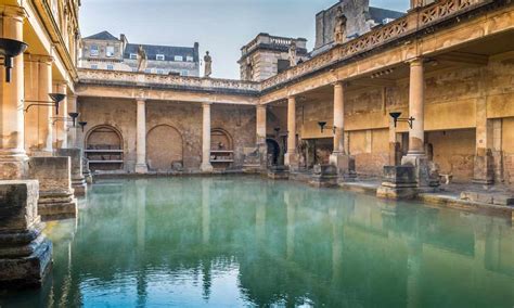 Roman Baths & City Walking Tour by Bath University Students - Footprints Tours