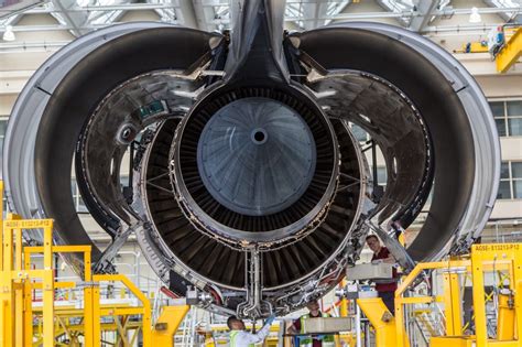 How you change an Airbus A380 engine - CNET