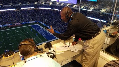 Lomas Brown, a rookie again, grows into his radio role | Crain's ...