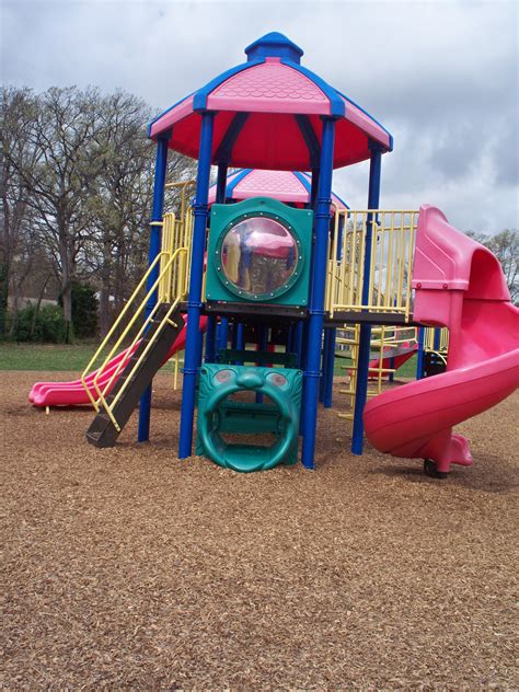 Play structure at Bush Hill Elementary School Playground >> The Joy ...