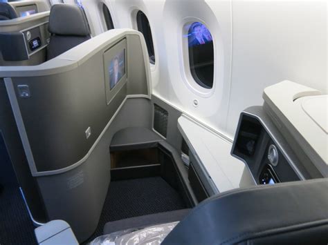 American Airlines 787 Business Class Seat Review | Elcho Table