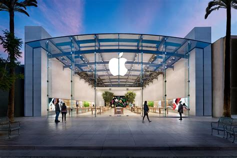 Highland Village Apple Store, closed for remodeling, may get trees