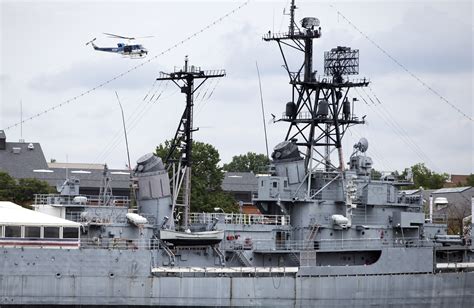 Washington Navy Yard shooting - Photo 1 - Pictures - CBS News