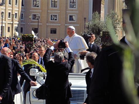 Which Automaker Built the Popemobile? | GetJerry.com