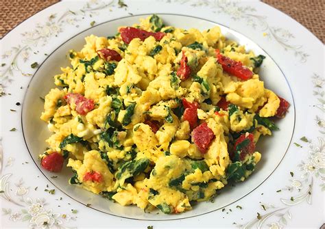 Scrambled Eggs with Spinach, Feta and Roasted Red Peppers - RecipeTeacher