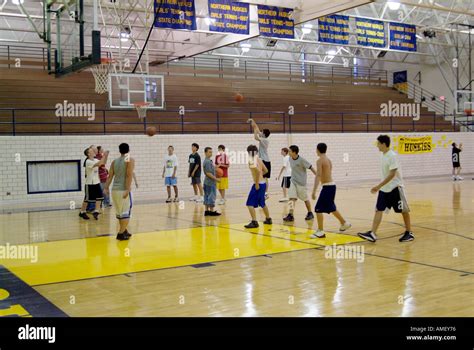 High school gym class is for learning and exercise Stock Photo: 4977525 - Alamy