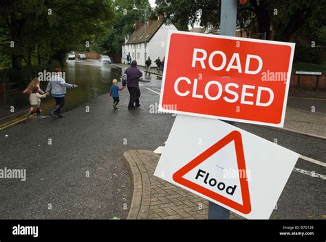 Road Closed flooding signs Stock Photo - Alamy