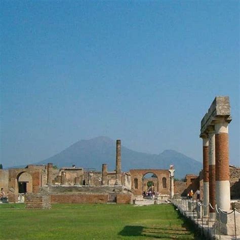 14 Bizarre Things Most People Don't Know About The Bodies Preserved At Pompeii