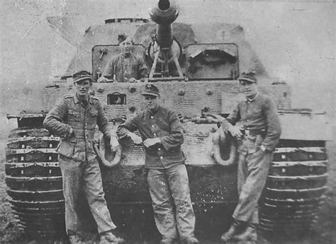 Panzerjager Tiger (P) Elefant Sd.Kfz.184 with zimmerit | World War Photos