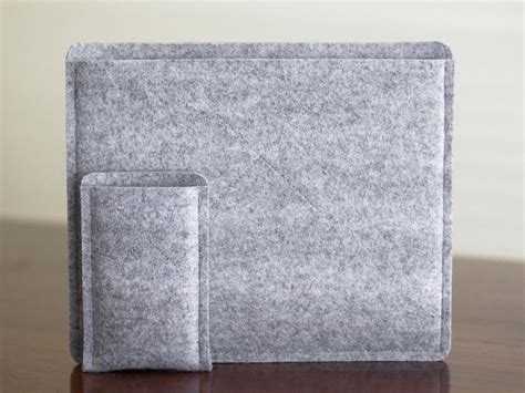 Handmade Wool Felt iPad 2 Sleeve | Gadgetsin