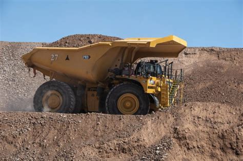 Caterpillar launches new Cat 793 truck - Canadian Mining Journal