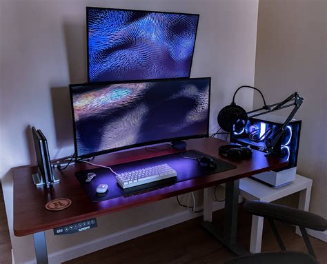 MacBook Pro and Gaming/Streaming Setup : macsetups