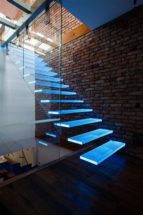 Glass Floating Stairs | ProTenders