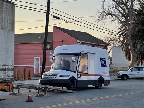 [US mail truck 2023] spotted in Saticoy, California.