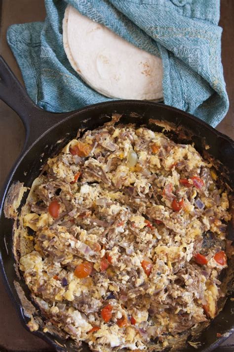 Machaca con Huevo (Machaca with Eggs) - Muy Bueno