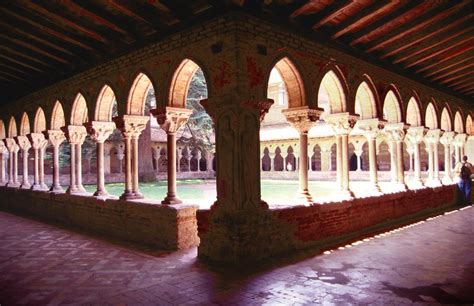 Moissac, cloister | Nikon F90, 28-70 zoom, Fugichrome Selvia ...