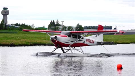 Multiple Seaplanes in action at Lake Hood Seaplane Base - YouTube