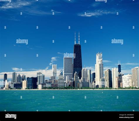 Chicago properties hi-res stock photography and images - Alamy