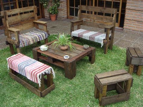 Build a Pallet Patio Furniture Set | Pallet Furniture More Patio ...