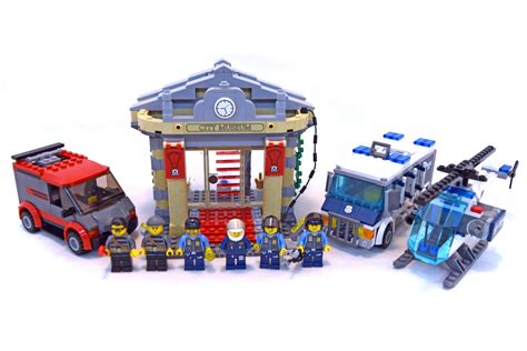 Museum Break-in - LEGO set #60008-1 (Building Sets > City > Police)