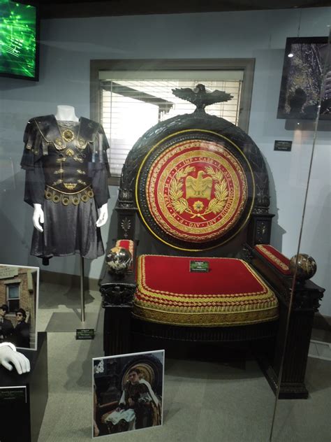 Hollywood Movie Costumes and Props: Commodus costume and throne from ...