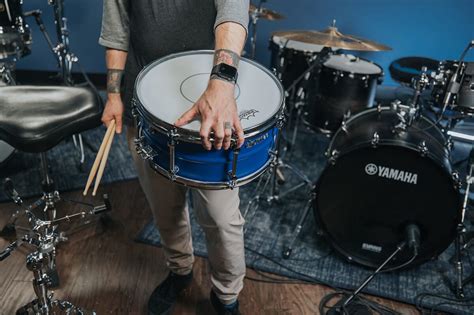 How To Tune A Snare Drum - Gear