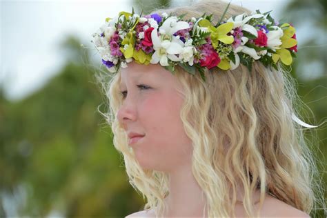 Hawaii Wedding Flowers: Haku Lei for the Bridesmaid