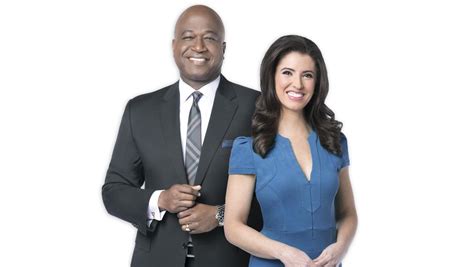 Abc 7 News Chicago Anchors : Tv News Anchor Hosea Sanders Brings Style And Professionalism To ...