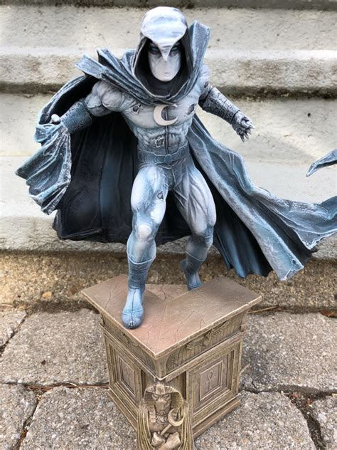 REVIEW: Marvel Premier Collection Moon Knight Statue (DST) - Marvel Toy ...