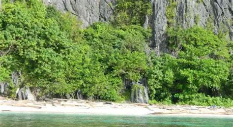 All beaches of Matinloc island (Philippines) on the map with photos and ...