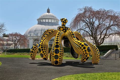 Yayoi Kusama’s Famous Sculptures Evolve, Run Freely At New York Botanical Garden - DesignTAXI.com