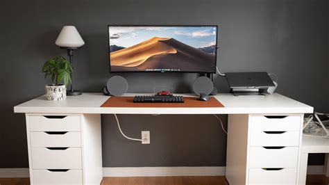 My Minimalist Student Desk Setup - YouTube