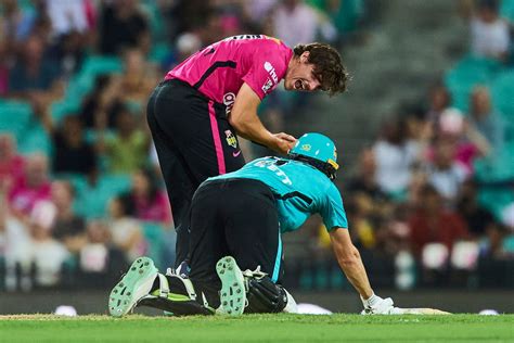 Sean Abbott celebrates close to Sam Heazlett | ESPNcricinfo.com