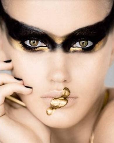 15 Fun And Fashionable Halloween Makeup Ideas