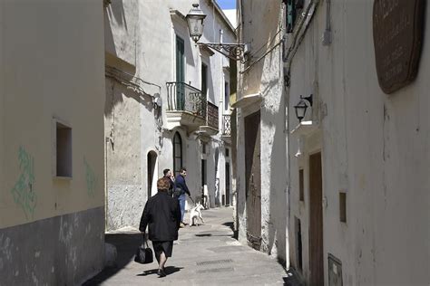 Gallipoli - Old Town Centre (2) | Polignano | Pictures | Italy in ...