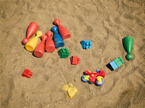 Toys in the sandbox | Copyright-free photo (by M. Vorel) | LibreShot