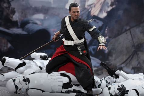 Christmas gift guide: Rogue One - Chirrut Îmwe Collectible Figure ...