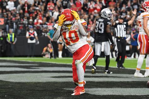 Chiefs-Raiders Week 12: Players around Travis Kelce made stuff happen ...