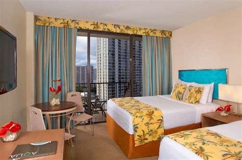 Aqua Palms Waikiki | Escapes.ca