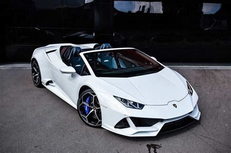 Lamborghini Huracan Evo. Hire | White - Platinum Executive Travel