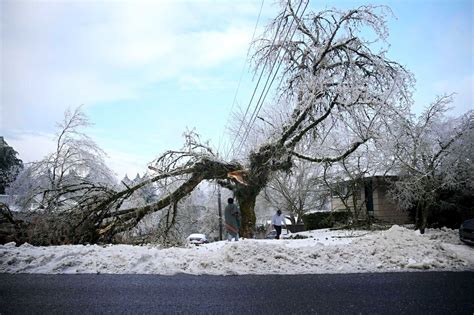 More than 140,000 remain without power in Portland area as storm damage ...