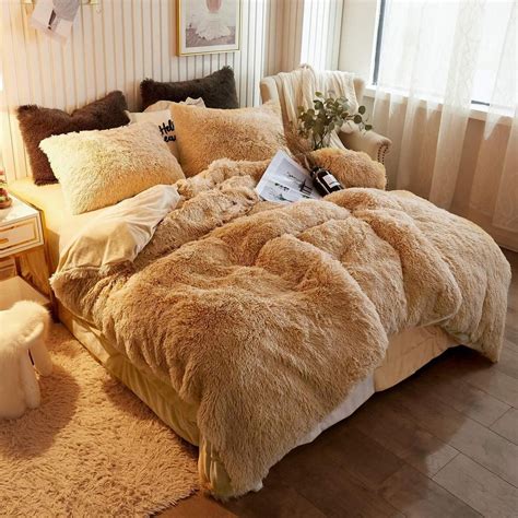 Made of 100% microfiber polyester, high quality comfy faux fur. This luxurious fluffy blanket ...